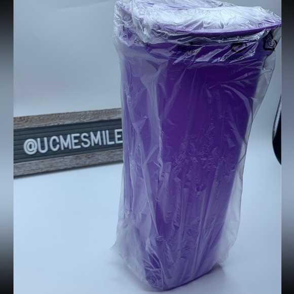 Tupperware Fridge Water Bottle 2L - Picture 5 of 5